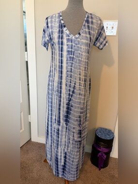 Blue & White Tie-Dye V-Neck Maxi Dress